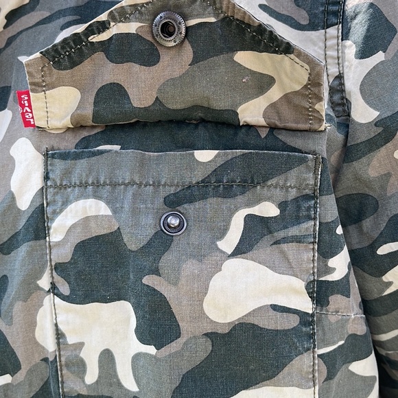 EUC Levi’s Camo lightweight utility Jacket Womens size M - Picture 9 of 17